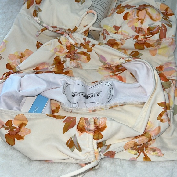 NWT CUPSHE ADELINE FLORAL PLUNG HALTER SCALLOPED LOW WAISTED Bikini Set SIZE:M - Picture 9 of 11